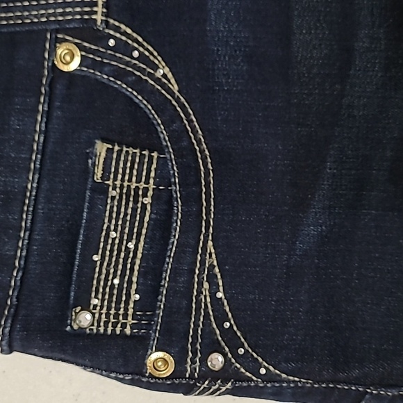 Chico's Dark Blue Crop Jeans with Embellishments size 0.5 (6) - Picture 6 of 10